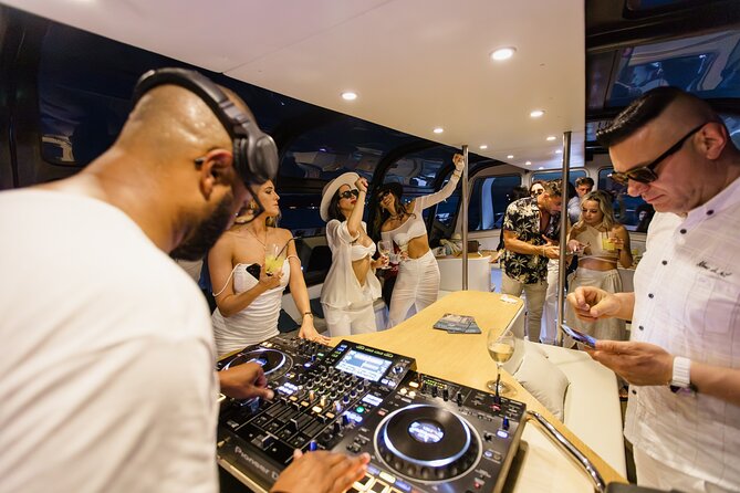 Lisbon: Sunset DJ & Porto Tonic Premium Boat Experience - Finding your boat fast: Doca de Santo Amaro, Gate 3