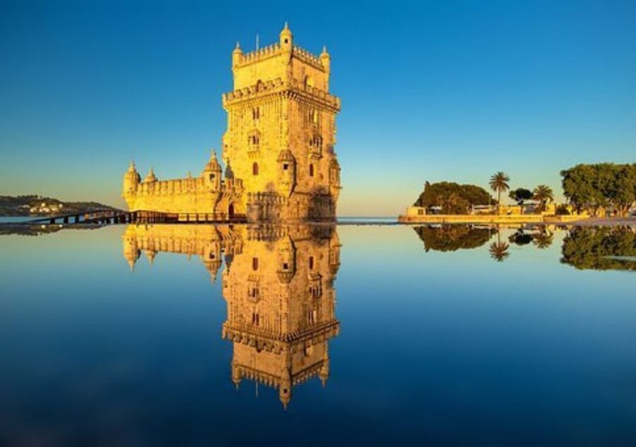 Lisbon: Tagus River Cruise to the Ocean & Dolphin Watching - Open bar, guides, and the comfort checklist that matters