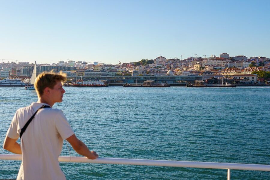 Lisbon: Tagus River Cruise with Welcome Drink - Meeting at Estação Fluvial Sul e Sueste, and How Not to Lose Time