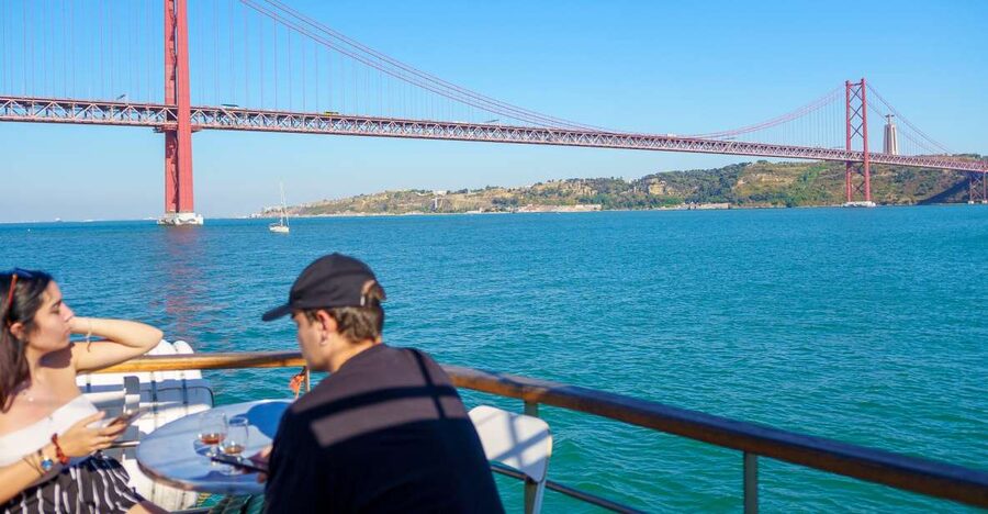 Lisbon: Tagus River Cruise with Welcome Drink - Commerce Square to the Bridge, Getting Oriented Fast