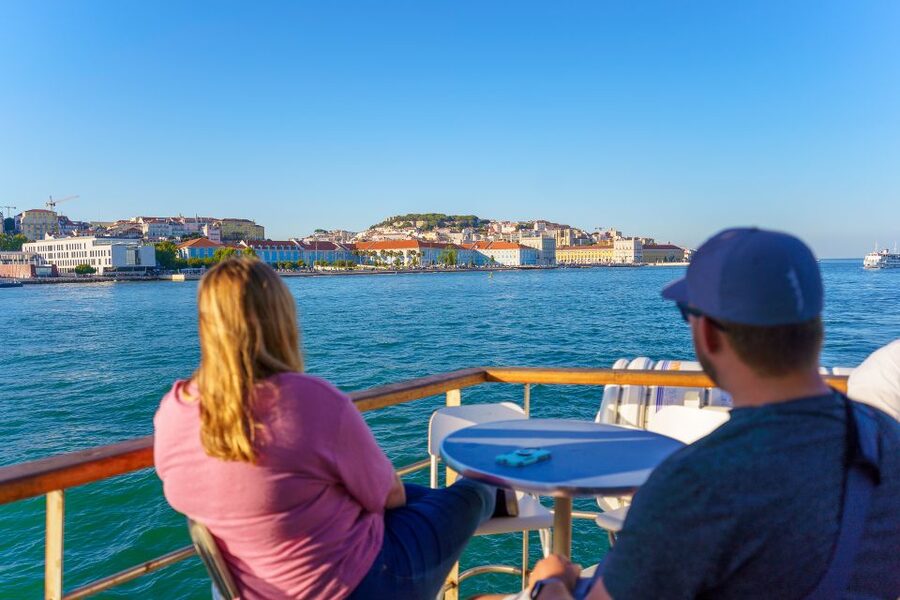 Lisbon: Tagus River Cruise with Welcome Drink - Christ the King Views and the End-of-Cruise Calm