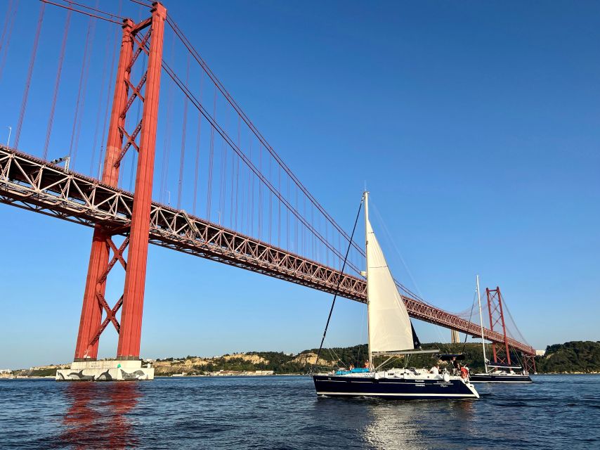 Lisbon: Tagus River Sunset Cruise with Drinks - Cacilhas and Christ the King, the part that helps you orient