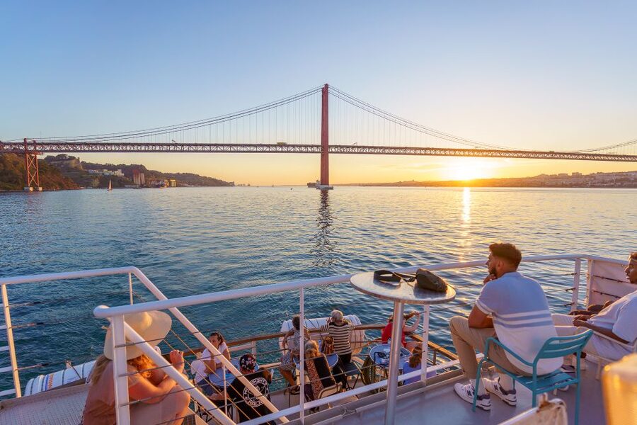 Lisbon: Tagus River Sunset Tour with Snacks and Drink - Monument to the Discoveries and Belém Tower: seeing Belém without the crowds