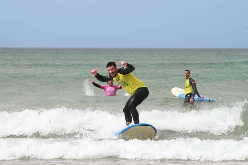 Lisbon: The Surf Instructor - surf lessons with transfer - What the beach day feels like on Praia do Castelo