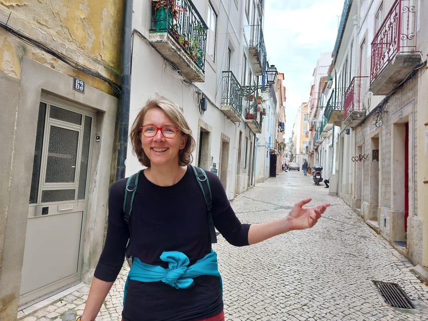 Lisbon: Walking Tour in the Center (Max 12 Participants) - Chiado and Praça Luís de Camões: Poets, Shops, and Street Life