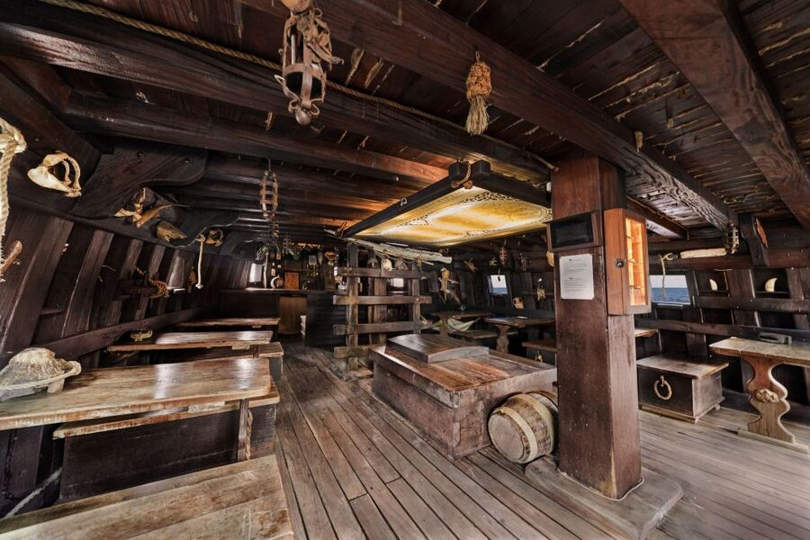 Madeira: Flag Ship Tour aboard Santa Maria de Colombo - Crew, captain, and the names you might hear