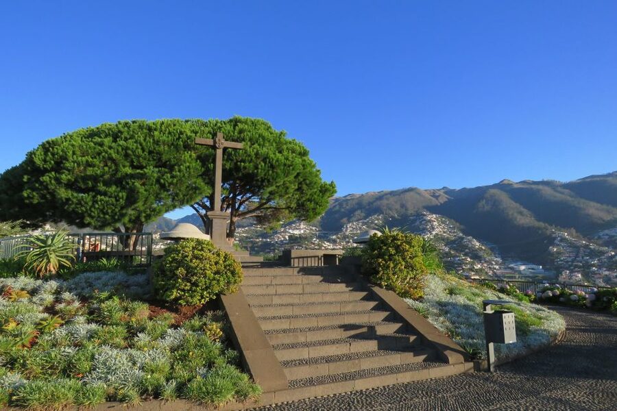 Madeira : Nun's Valleys and Pico Areeiro 4X4 Tour - Entering Madeira by 4X4, not by “tour bus view”