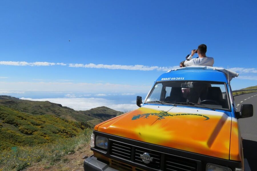 Madeira : Nun's Valleys and Pico Areeiro 4X4 Tour - Pickup in Funchal and the steep start toward Pico dos Barcelos