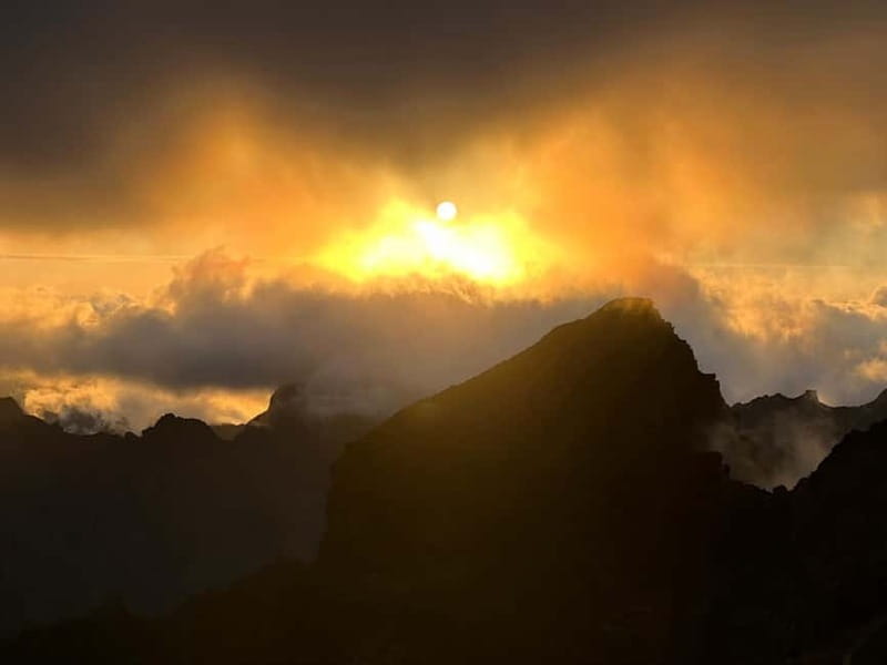 Madeira: Pico Arieiro Sunset with Stairway to Heaven Option - Guides and group size: why “small” feels calmer up there