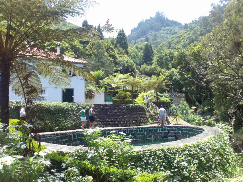 Madeira: Pico do Arieiro & Laurissilva Forest - East tour - Santana A-frame houses and Guindaste’s north coast panorama
