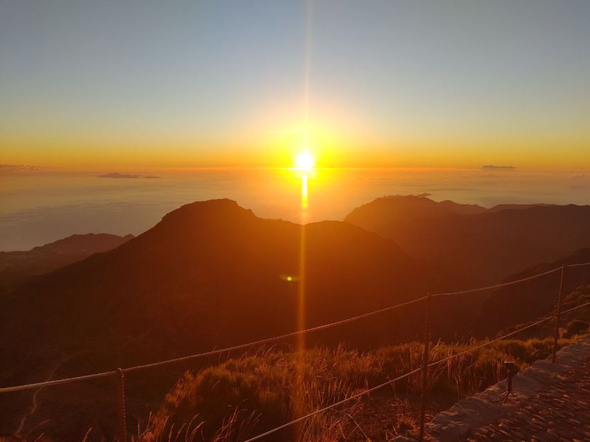 Madeira: Pico Ruivo Guided Sunrise Hike with Hotel Pickup - Sunrise at the top: tea, granola, and the view window