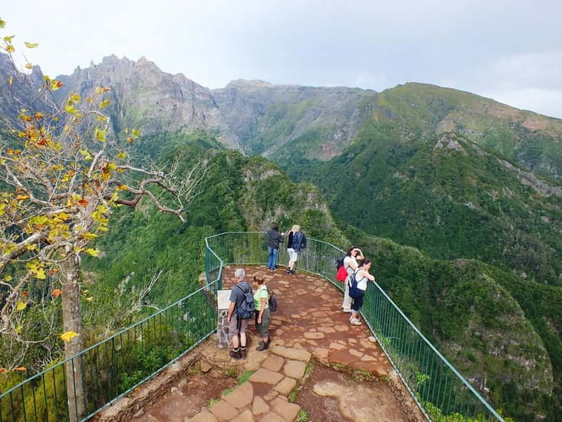 Madeira: Santana Jeep Safari and Referta Levada Walk - Santana, triangular roof houses and a real lunch break