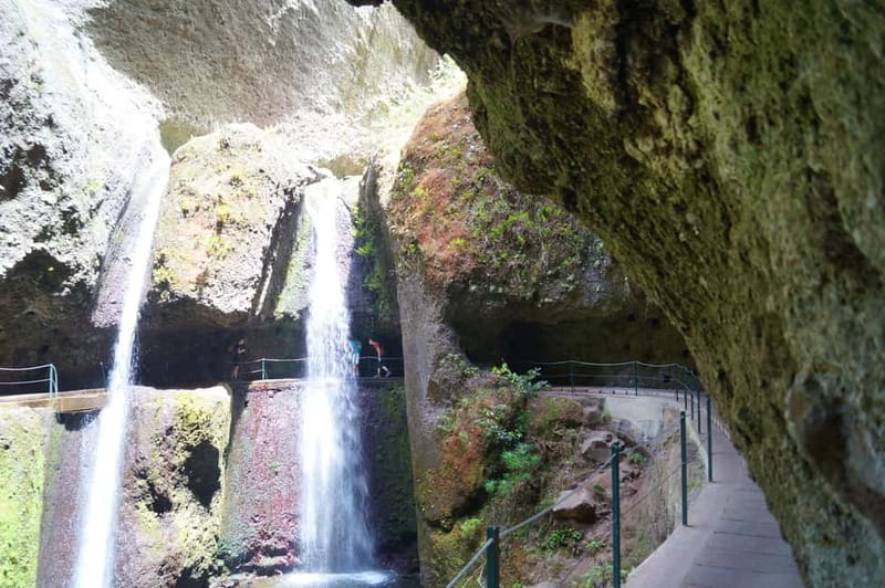 Madeira: Wet your hair in the amazing Levada Nova / Moinhos - The meetup coffee stop: small comfort before the trail