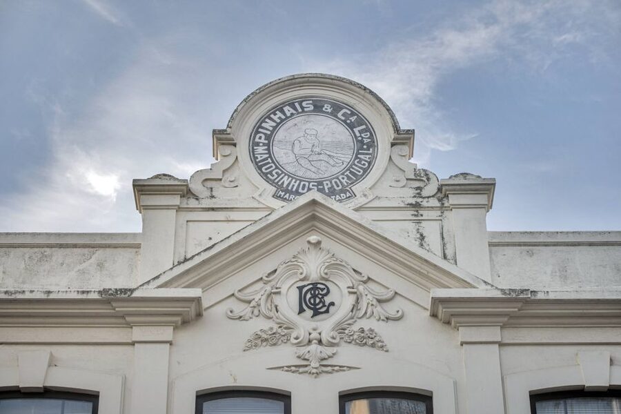 Matosinhos: Conservas Pinhais Factory Tour - The old factory workshop and wrapping your own tin