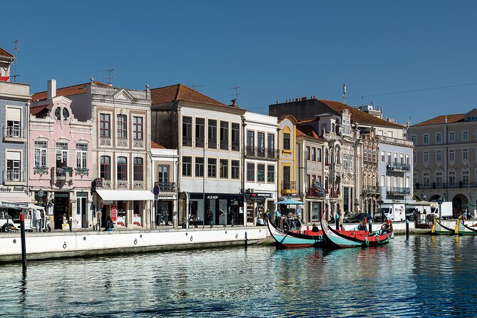 Moliceiro Boat Tour on the Ria de Aveiro - The Crew and Their Storytelling: Humor, Music, and Language Mix