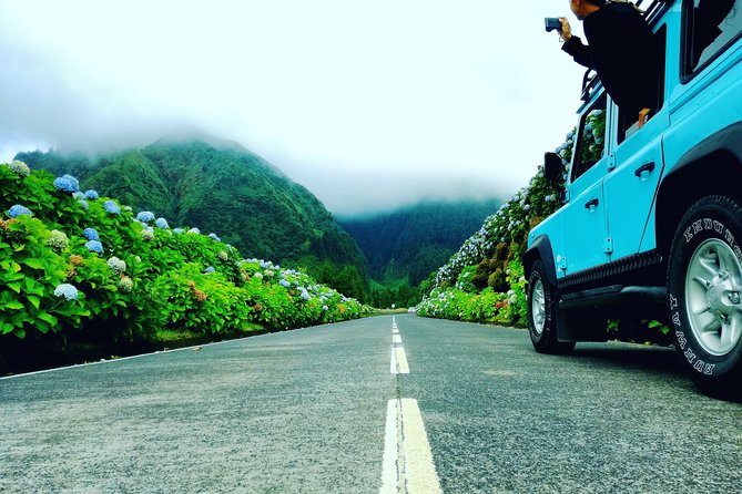 Off the Beaten Track Half Day Sete Cidades Jeep Tour - Stop 3: Lagoa Verde and Lagoa das Sete Cidades, Green-Blue Contrast From the Bridge
