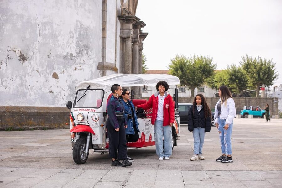 Oporto Tuk-Tuk Tour: Fast, Fun & Flexible - 1H to Full Day! - Crossing into Gaia and riding up to Serra do Pilar