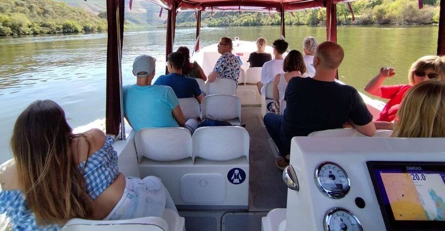 Pinhão: Douro River 50-min Boat Trip with Port Wine - Getting to the Douro Tours kiosk without stress