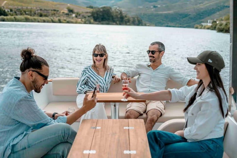 Pinhão: Douro River Solar Boat Tour with Wine Tasting - Practical tips for an easy, comfortable hour on the river