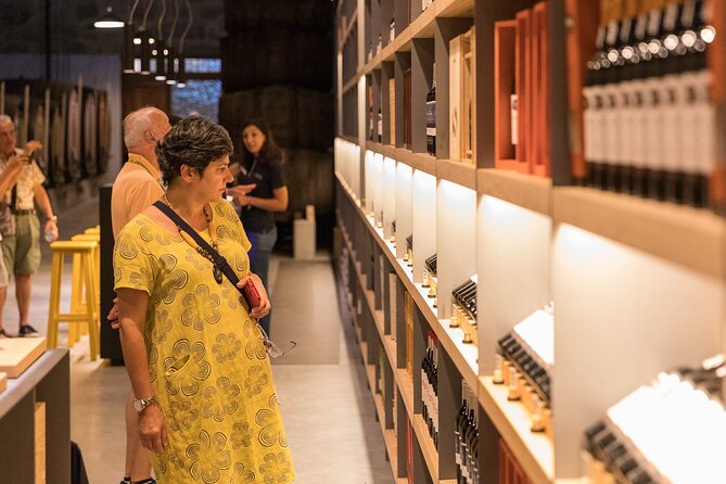 Poças Guided Visit and Wine Tasting of 3 Port Wines - The tasting room flow, three Ports that teach you how to compare