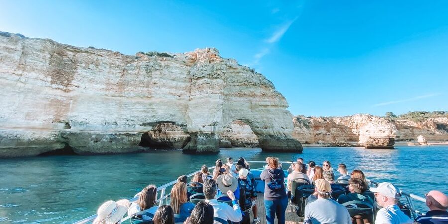 Portimão: Benagil Caves & Dolphins Watching with Biologist - Dolphin and cetacean search in the Atlantic, with real chances of more than dolphins