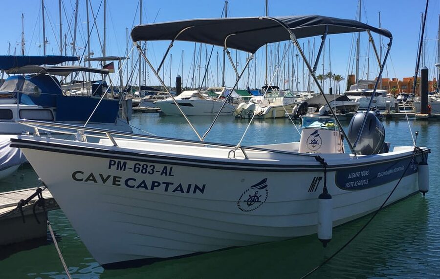 Portimão: Caves, Benagil and Algarve Coastline Boat Tour - Marina de Portimão and Gate J: how to avoid the first-minute hassle