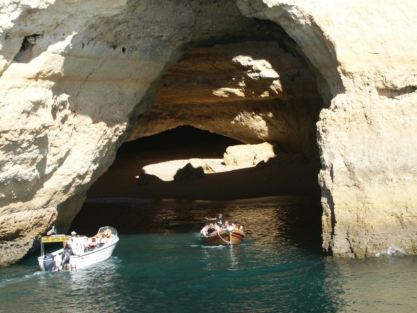 Portimão: Pirate Ship Cave Cruise - Onboard comfort: seating, shade, toilets, and the pirate show