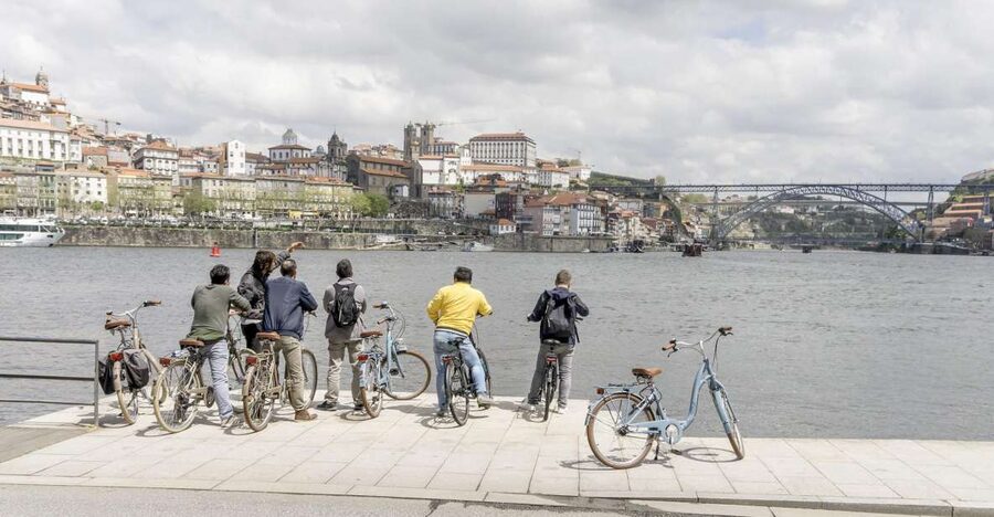 Porto: 3-Hour Bike Tour - Getting started at Biclas & Triclas: bikes, helmets, and your first meters