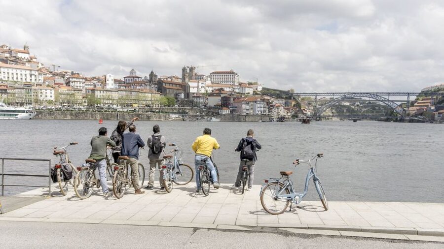 Porto: 3-Hour Bike Tour - Old Town and transit clues: Alfândega, Cais das Pedras, and the trams