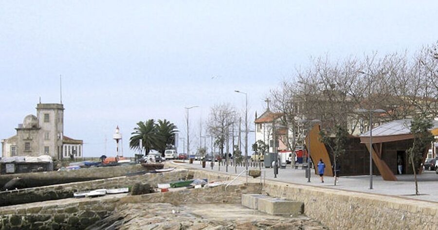 Porto: 3-Hour Bike Tour - Castelo do Queijo ruins: a strange stop that makes Porto feel real
