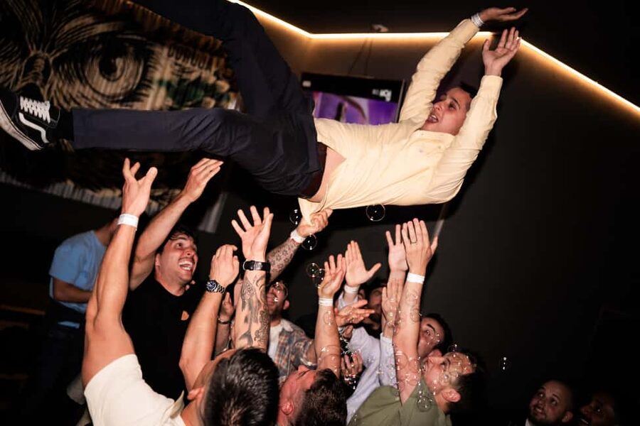 Porto: 4 Bar Pub Crawl, 7 Drinks, & Skip-the-Line Club Entry - Key highlights at a glance