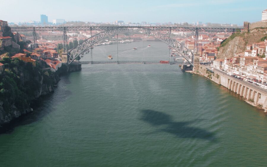 Porto: 5D Flight over de City for all family. - Languages in the 5D show, and why they matter