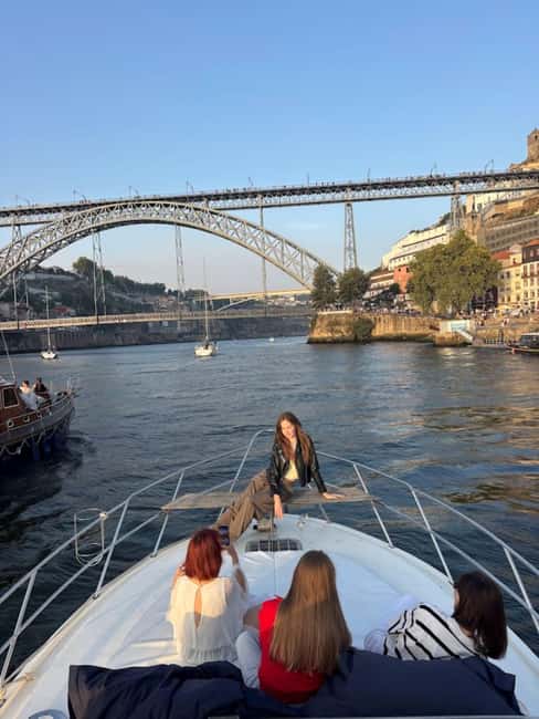 Porto: 6 Bridges Cruise, Welcome Drink & Sunset Option - Dom Luís I Bridge: the stop that makes the cruise feel worth it