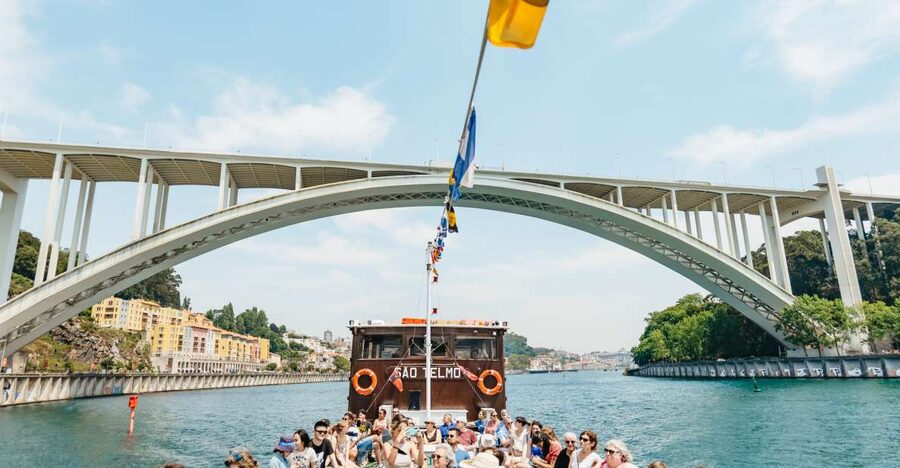 Porto: 6 Bridges Douro River Cruise - Seating Strategy: Where You Get the Best Audio and Photos