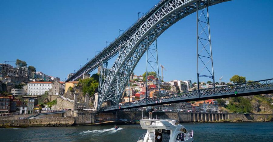 Porto: 6 Bridges Port Wine River Cruise with 4 Tastings - Price and value: what $55 buys in real Porto time
