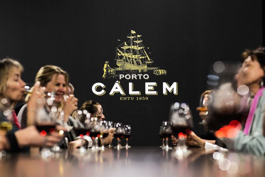 Porto: Cálem Cellar Tour, Interactive Museum & Wine Tasting - Entering Cálem Cellars: A Modern Start for an Old-World Wine