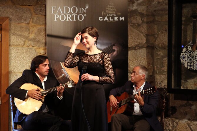 Porto: Cálem Cellar Tour, Live Fado Show and Wine Tasting - Meeting point and timing: show up early or you’ll feel it