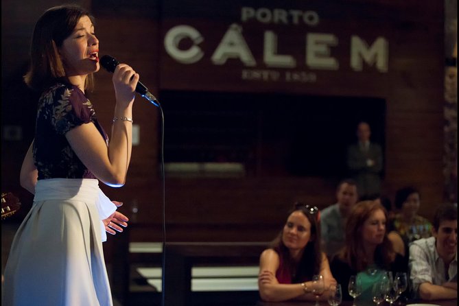 Porto: Cálem Cellar Tour, Live Fado Show and Wine Tasting - Stop 1: Cálem cellars and the port museum, quick learning in a dark place