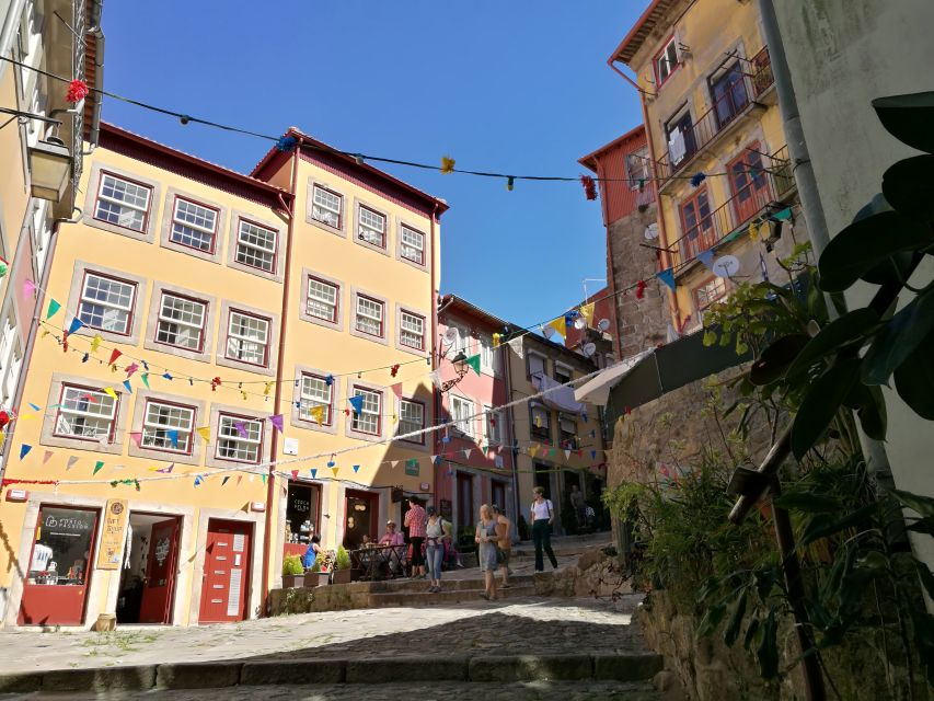 Porto: City Highlights 3-Hour Guided Electric Bike Tour - São Bento Station free time: a pause you can use your way