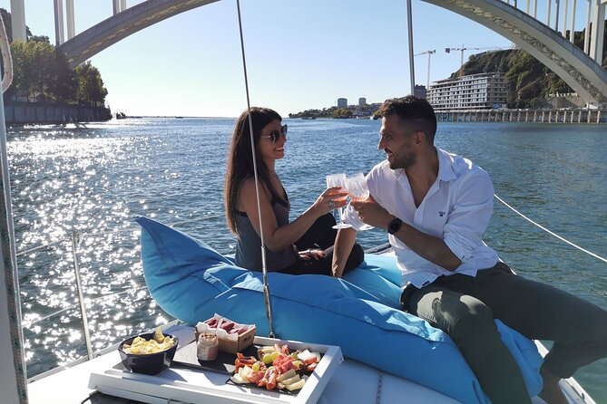 Porto: Cruzeiro privado rio douro até 8 pessoas com wine tasting - Price and value: when $350.85 feels fair