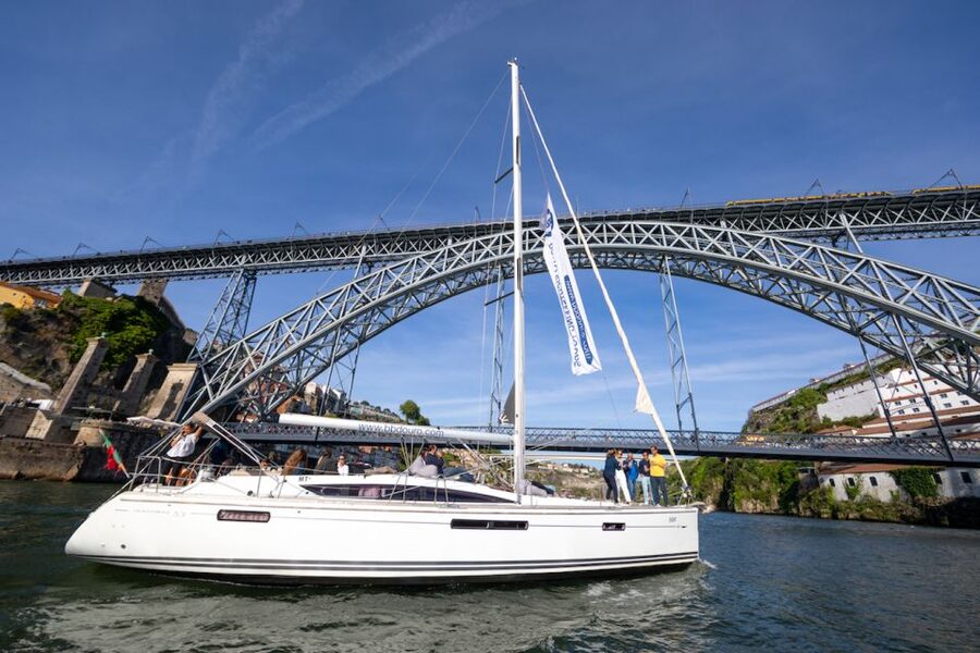 Porto: Daytime or Sunset Douro River Cruise With Port Wine - Dom Luis Bridge, guided moments, and Clérigos from the river