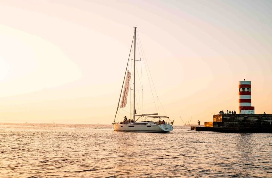 Porto: Daytime or Sunset Douro River Cruise With Port Wine - Serra do Pilar, Ponte da Arrábida, and the postcard angles over rabelo boats