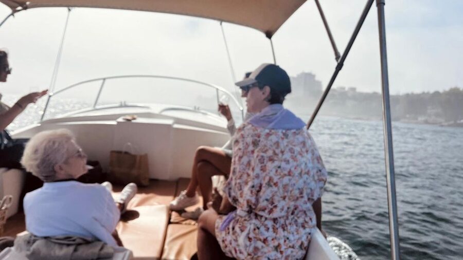 Porto: Douro River Boat Cruise with Port Wine Tasting - Arrábida Bridge and Foz do Douro: the moment the city stretches out