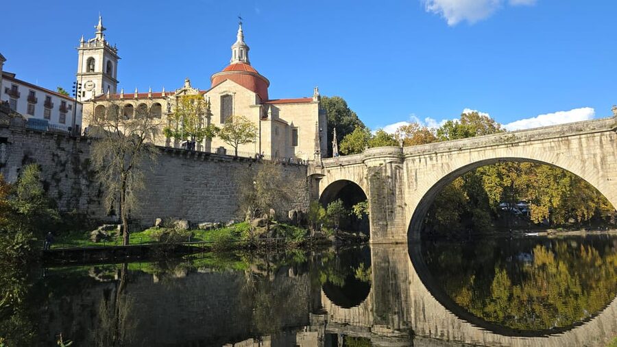 Porto: Douro Valley & Amarante Wine, Food & River Tour - Pinhão Douro cruise: tapas brunch on the water, with sparkling wine