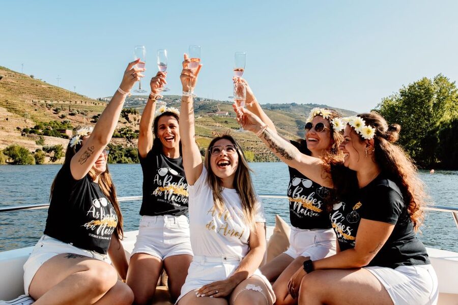 Porto: Douro Valley Full-Day Boat, Train, and Lunch Tour - The Panoramic Train Ride: Why the Clickety-Clack Works
