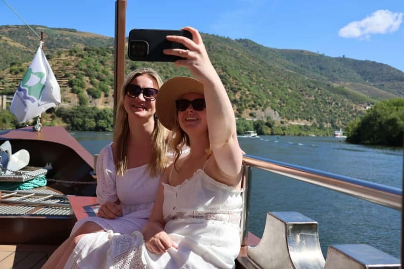 Porto: Douro Valley Wine Tour with Tastings, Lunch & Cruise - A Quick Douro River Photo Stop, Then Down to Pinhão