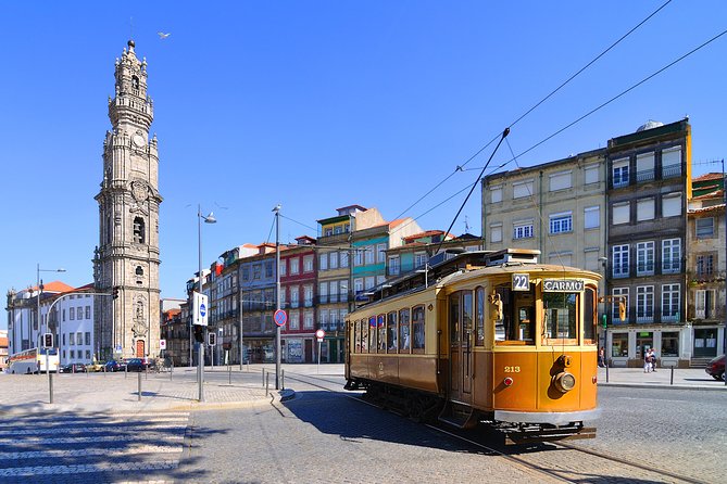 Porto Essential Walking Tour - Getting Oriented Fast: From Praça de Gomes Teixeira to the Porto Core