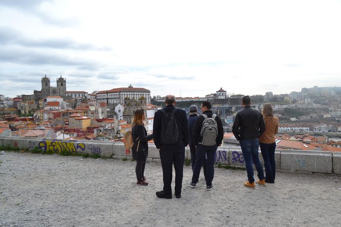 Porto Essential Walking Tour - Livraria Lello and Torre dos Clerigos: When a short stop still pays off