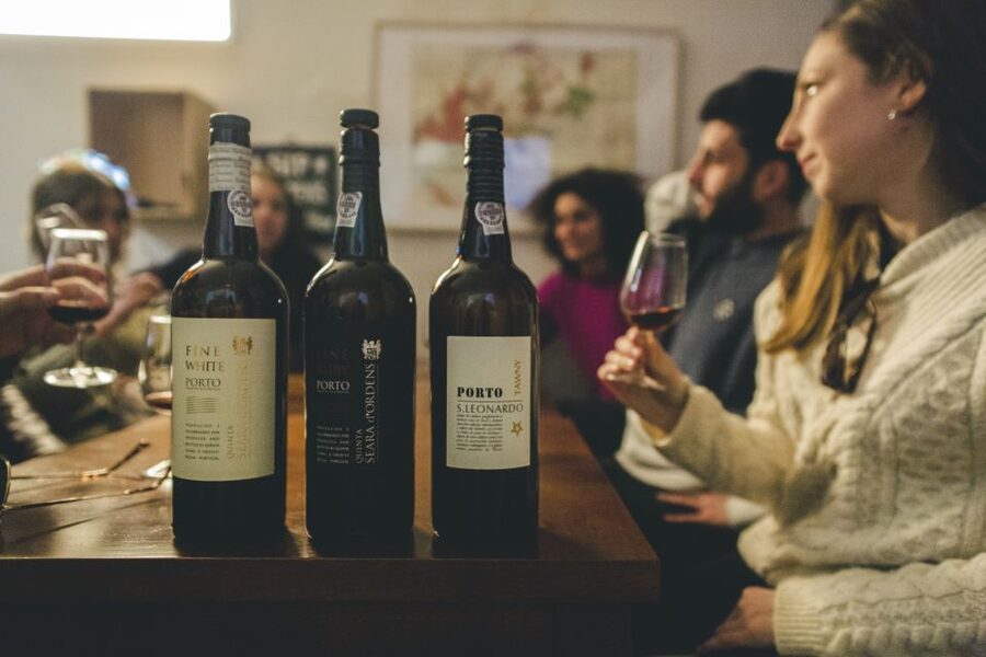 Porto: Evening Local Food Crawl with Drink Pairings - Clérigos and Cedofeita on the route: history without the museum voice