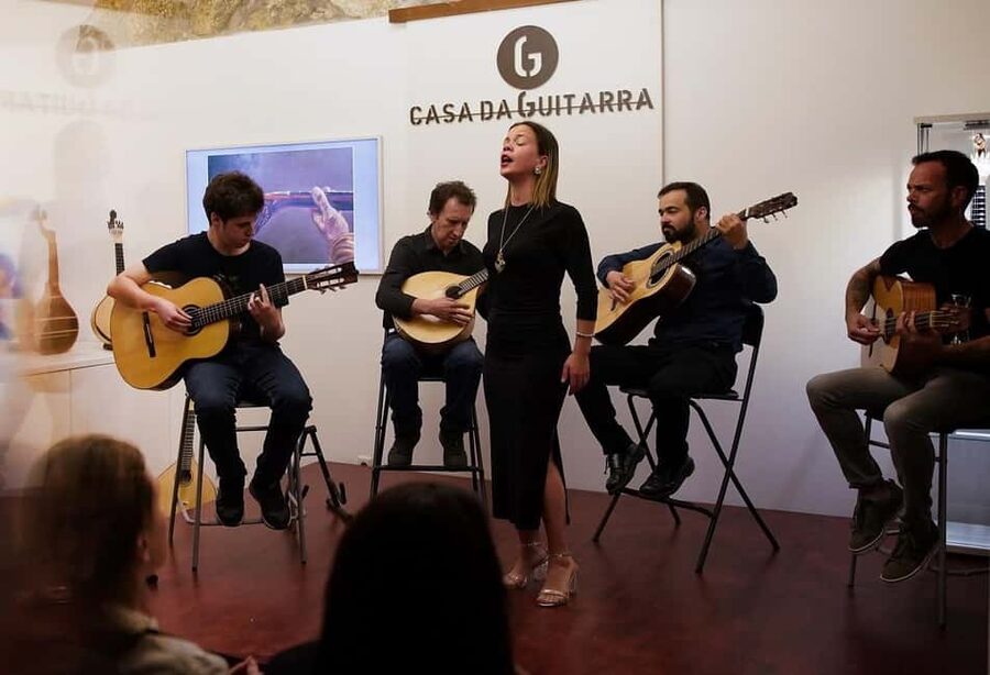 Porto: Fado & Port Wine in Traditional Portuguese Music Shop - The 1-hour show flow: Fado singing, guitar trio, and a port break in the middle